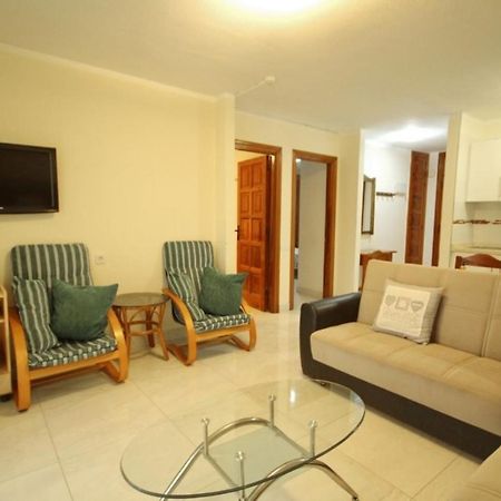 Two Bedroom Apartment In Beachfront Complex With Pool In Playa De Las Americas. Kültér fotó