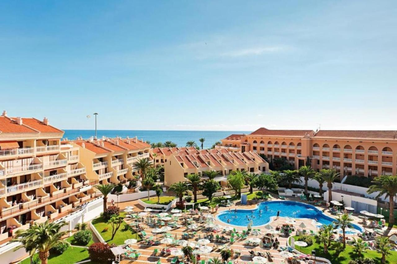 Two Bedroom Apartment In Beachfront Complex With Pool In Playa De Las Americas. Kültér fotó
