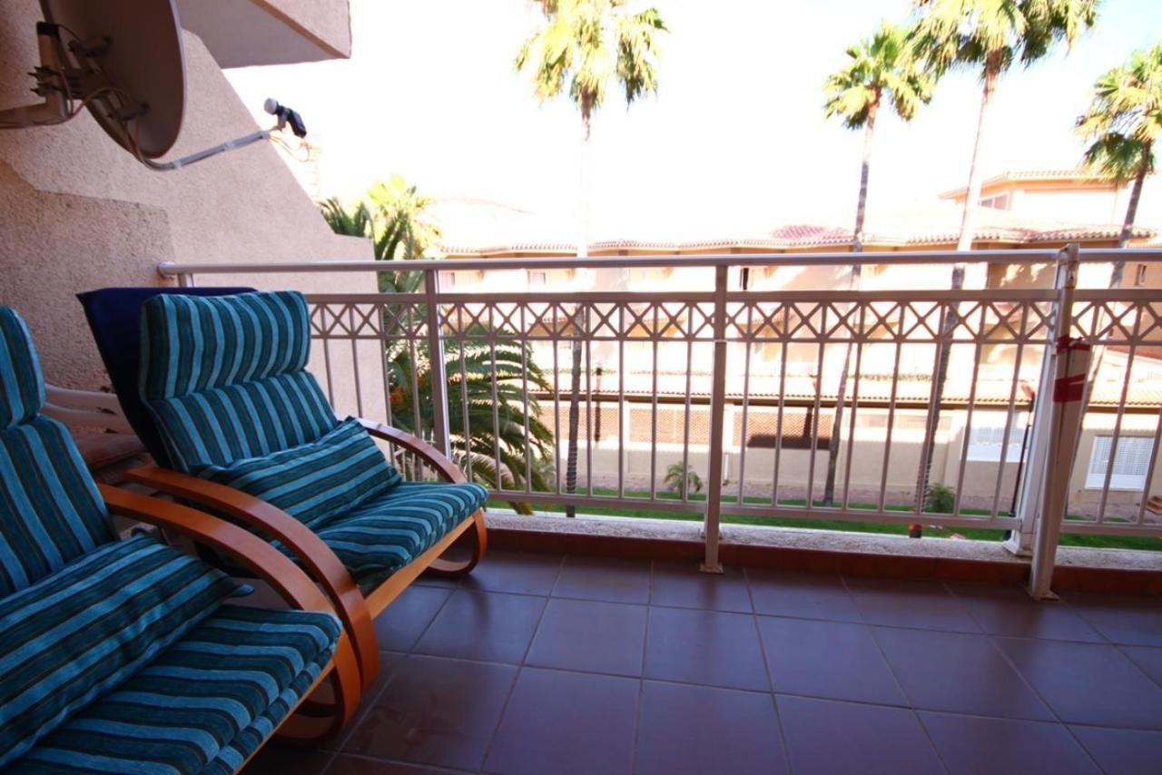 Two Bedroom Apartment In Beachfront Complex With Pool In Playa De Las Americas. Kültér fotó