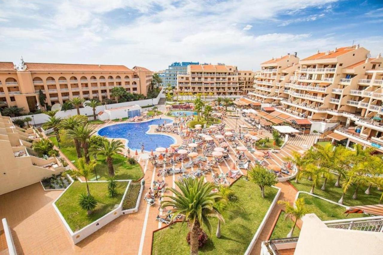 Two Bedroom Apartment In Beachfront Complex With Pool In Playa De Las Americas. Kültér fotó