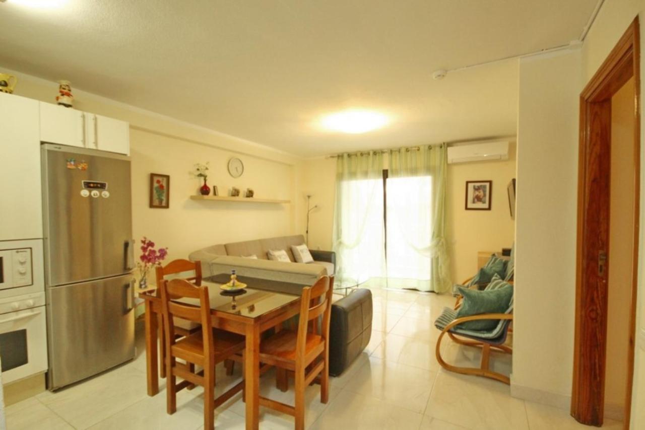 Two Bedroom Apartment In Beachfront Complex With Pool In Playa De Las Americas. Kültér fotó