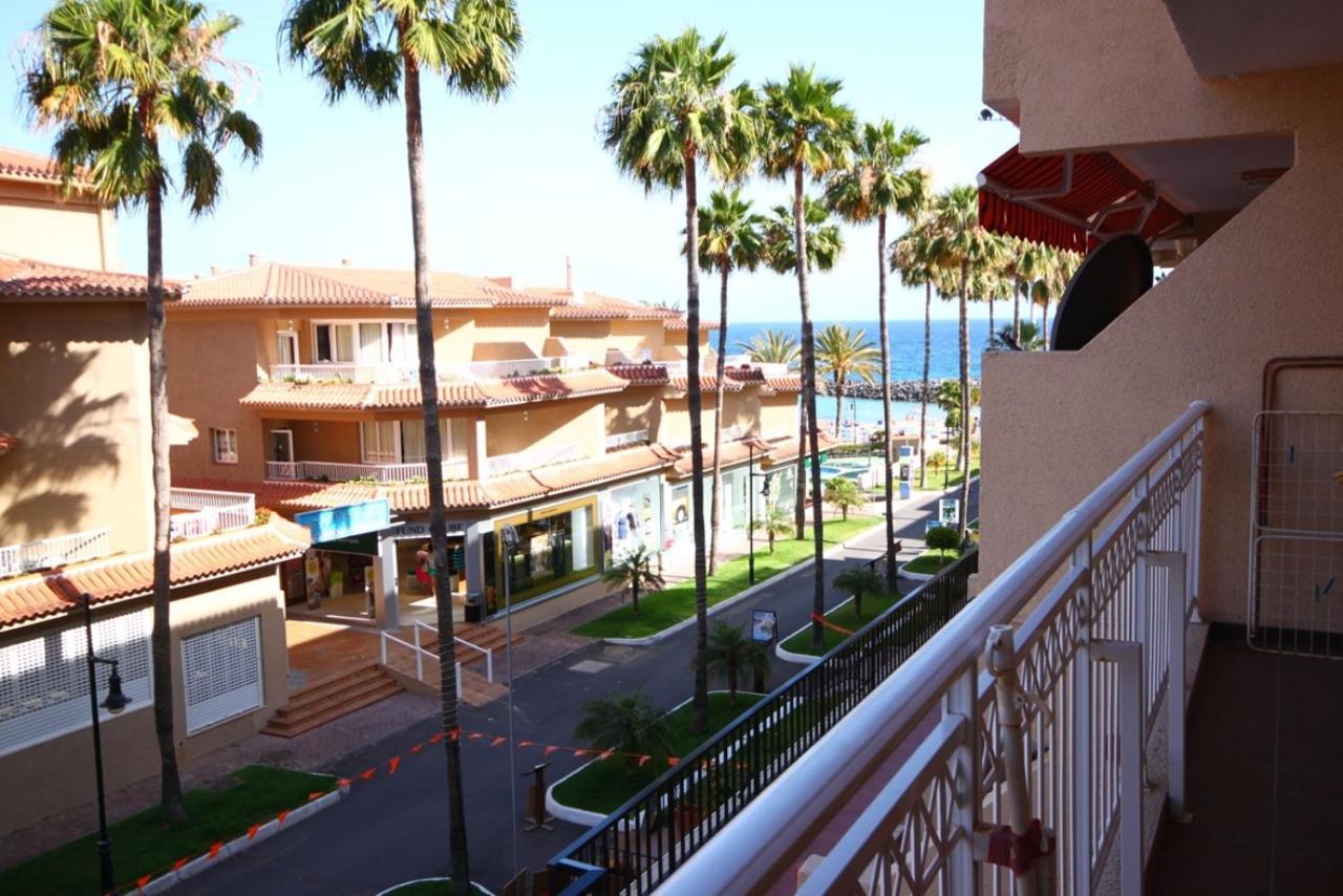 Two Bedroom Apartment In Beachfront Complex With Pool In Playa De Las Americas. Kültér fotó