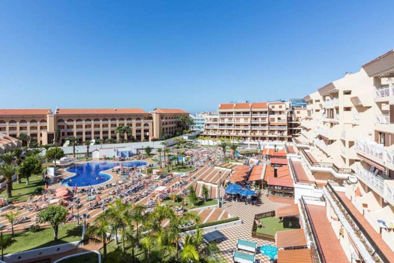 Two Bedroom Apartment In Beachfront Complex With Pool In Playa De Las Americas. Kültér fotó